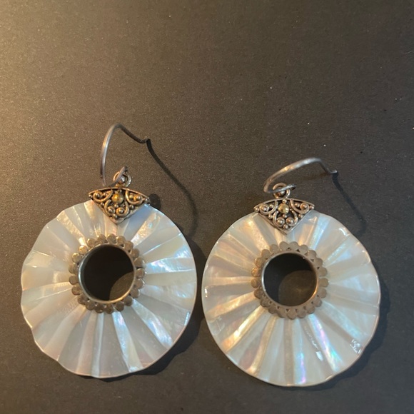 BEAUTIFUL MOTHER OF PEARL WITH STERLING ACCENT DROP HOOP EARRINGS - Picture 5 of 7